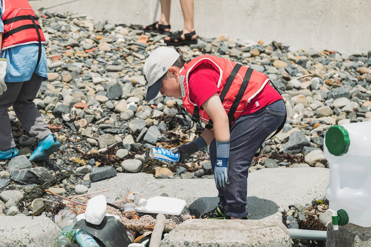 ツリーハウスや自然体験の様子